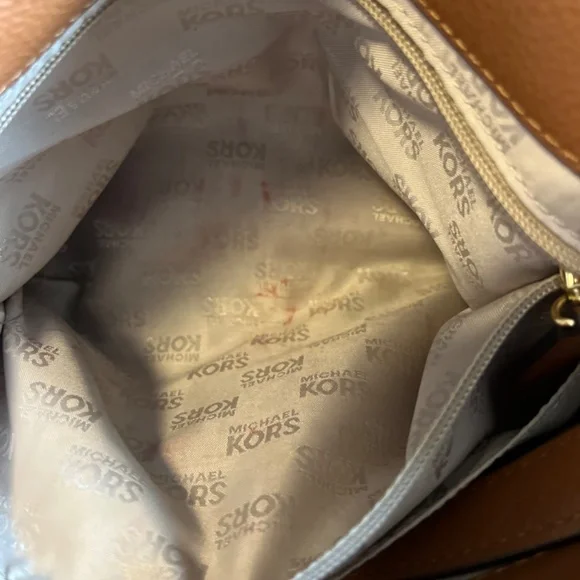 Michael Kors medium size brown leather crossbody or shoulder. Good conditions - Picture 6 of 6